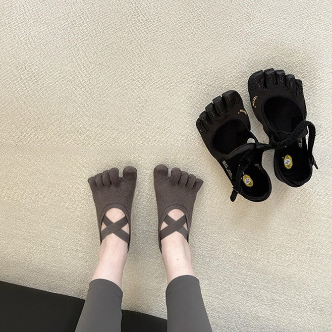 女性用クロスストラップ5本指ヨガソックス滑り止めシリコングリ - Pilates And Yoga Studio のレビューと価格